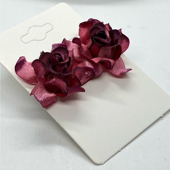 Cute Maroon/White Faux Flower Silver Push Back Stud Earrings A-09 - Picture 5 of 6